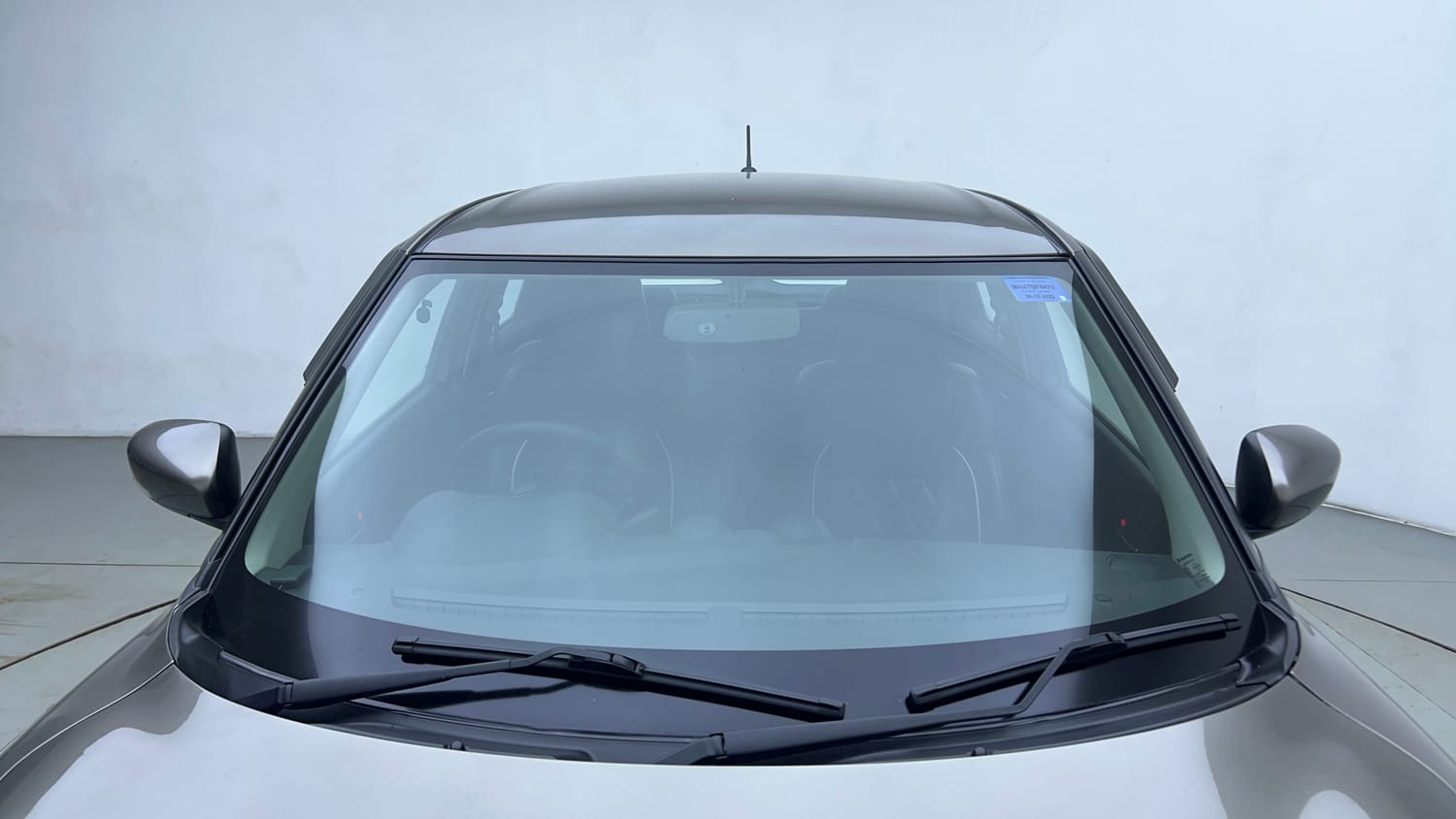 Used 2022 Maruti Suzuki Swift VXi Petrol Manual exterior FRONT WINDSHIELD VIEW