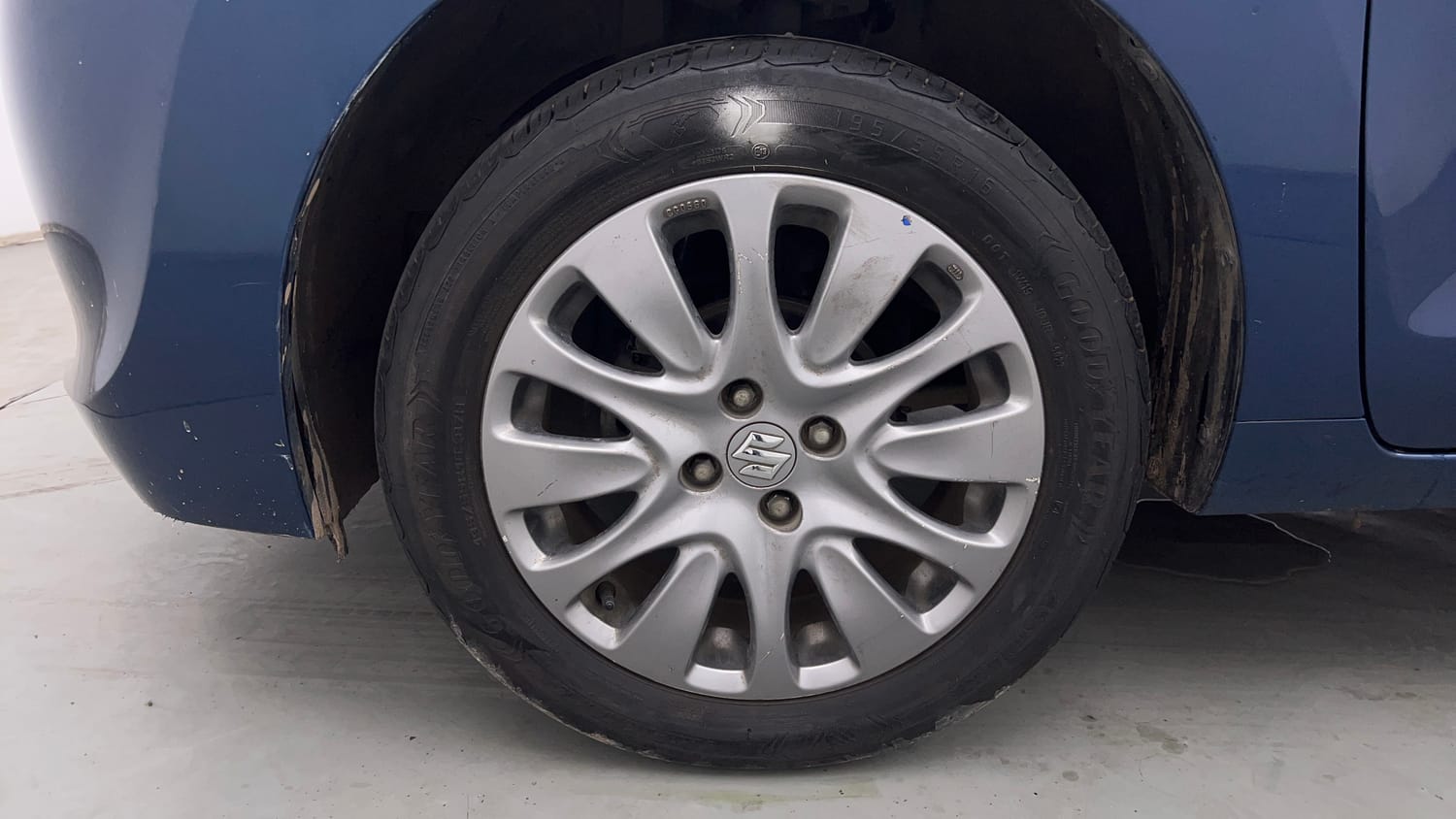 Used 2018 Maruti Suzuki Baleno Alpha 1.2 Petrol Manual tyres LEFT FRONT TYRE RIM VIEW
