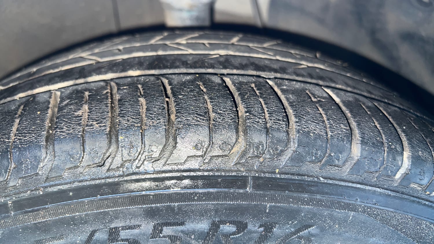 Used 2023 Hyundai New i20 Asta (O) 1.2 MT Petrol Manual tyres RIGHT FRONT TYRE TREAD VIEW