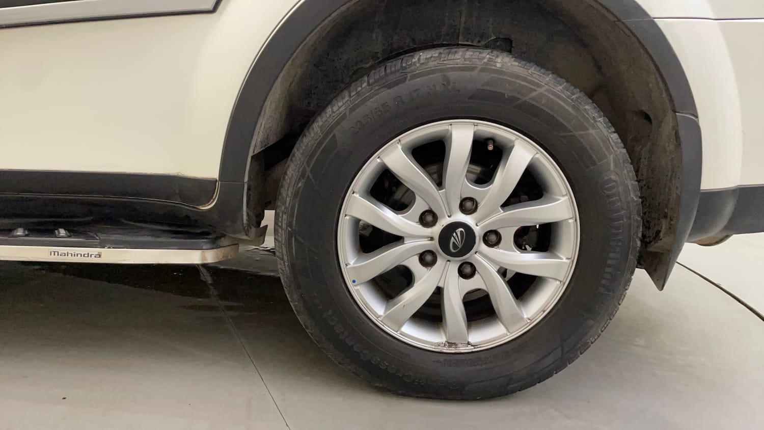 Used 2018 Mahindra XUV500 W9 AT Diesel Automatic tyres LEFT REAR TYRE RIM VIEW