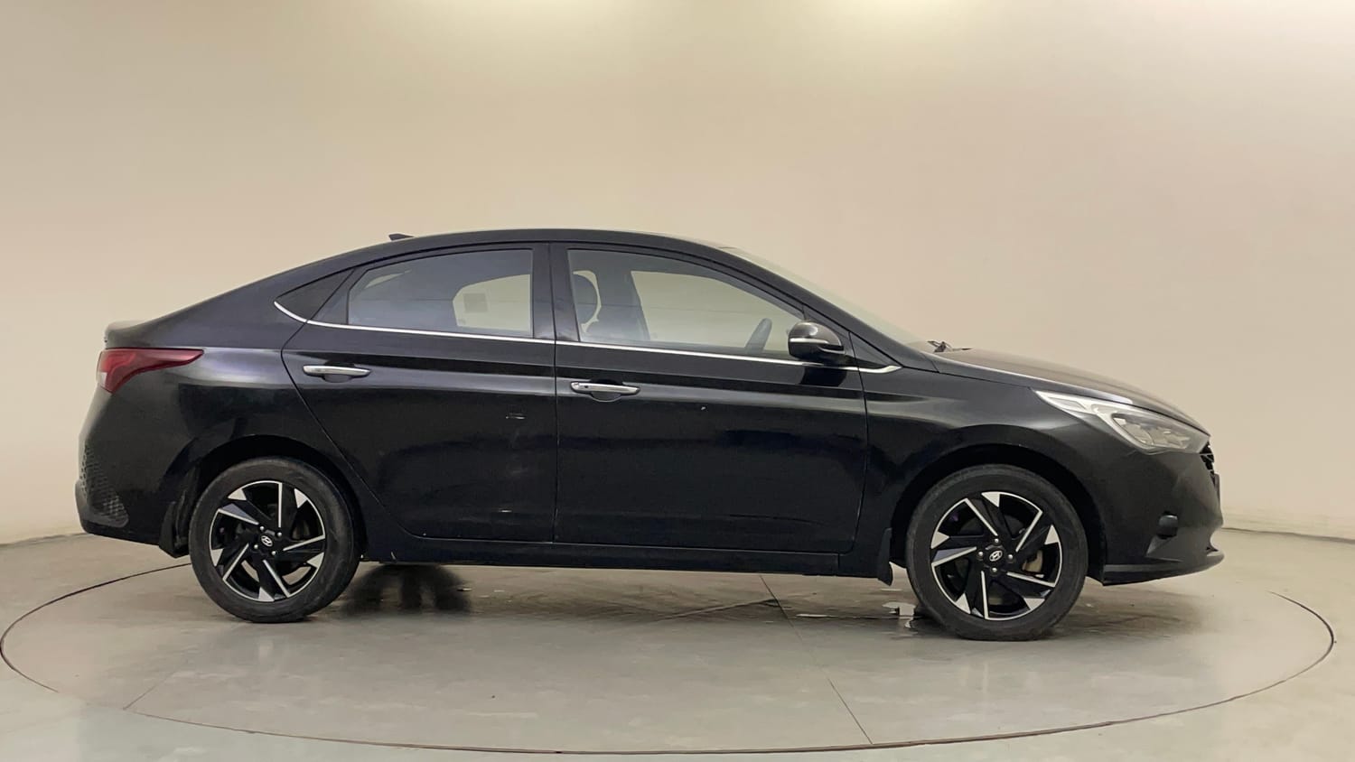 Used 2021 Hyundai Verna SX (O) 1.6 VTVT AT Petrol Automatic exterior RIGHT SIDE VIEW
