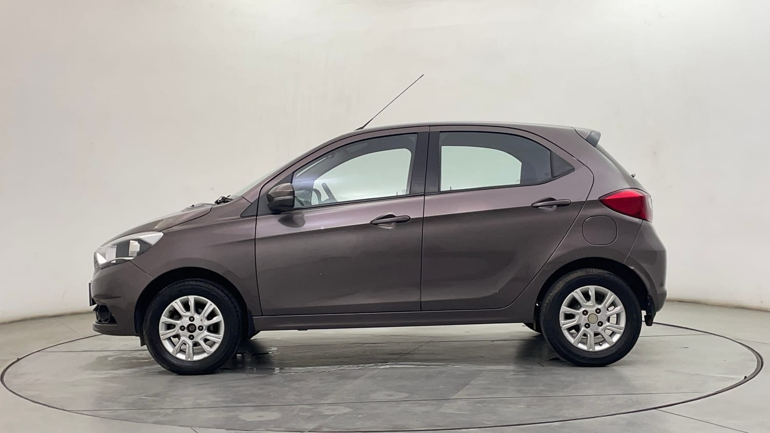 Used 2018 Tata Tiago Revotron XZ Petrol Manual exterior LEFT SIDE VIEW