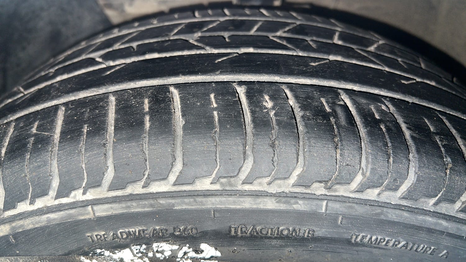Used 2024 Hyundai i20 Sportz 1.2 MT Petrol Manual tyres LEFT FRONT TYRE TREAD VIEW