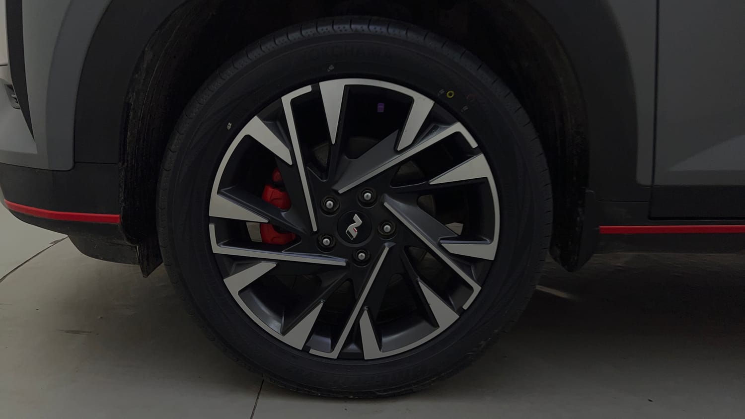 Used 2025 Hyundai Creta N-Line N10 1.5 Turbo MT Dual Tone Petrol Manual tyres LEFT FRONT TYRE RIM VIEW