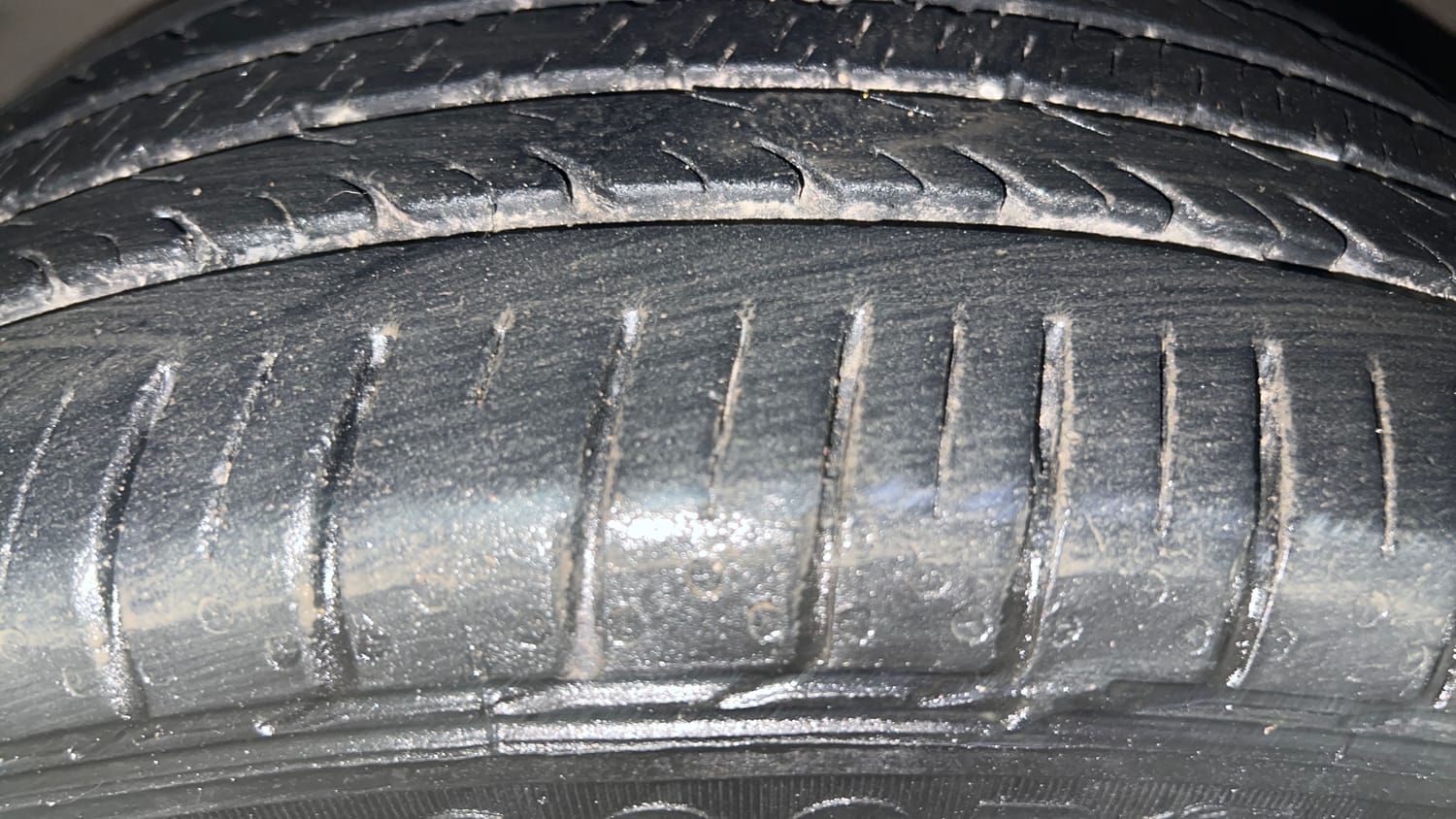 Used 2017 Maruti Suzuki Baleno Zeta 1.2 AT Petrol Automatic tyres LEFT FRONT TYRE TREAD VIEW