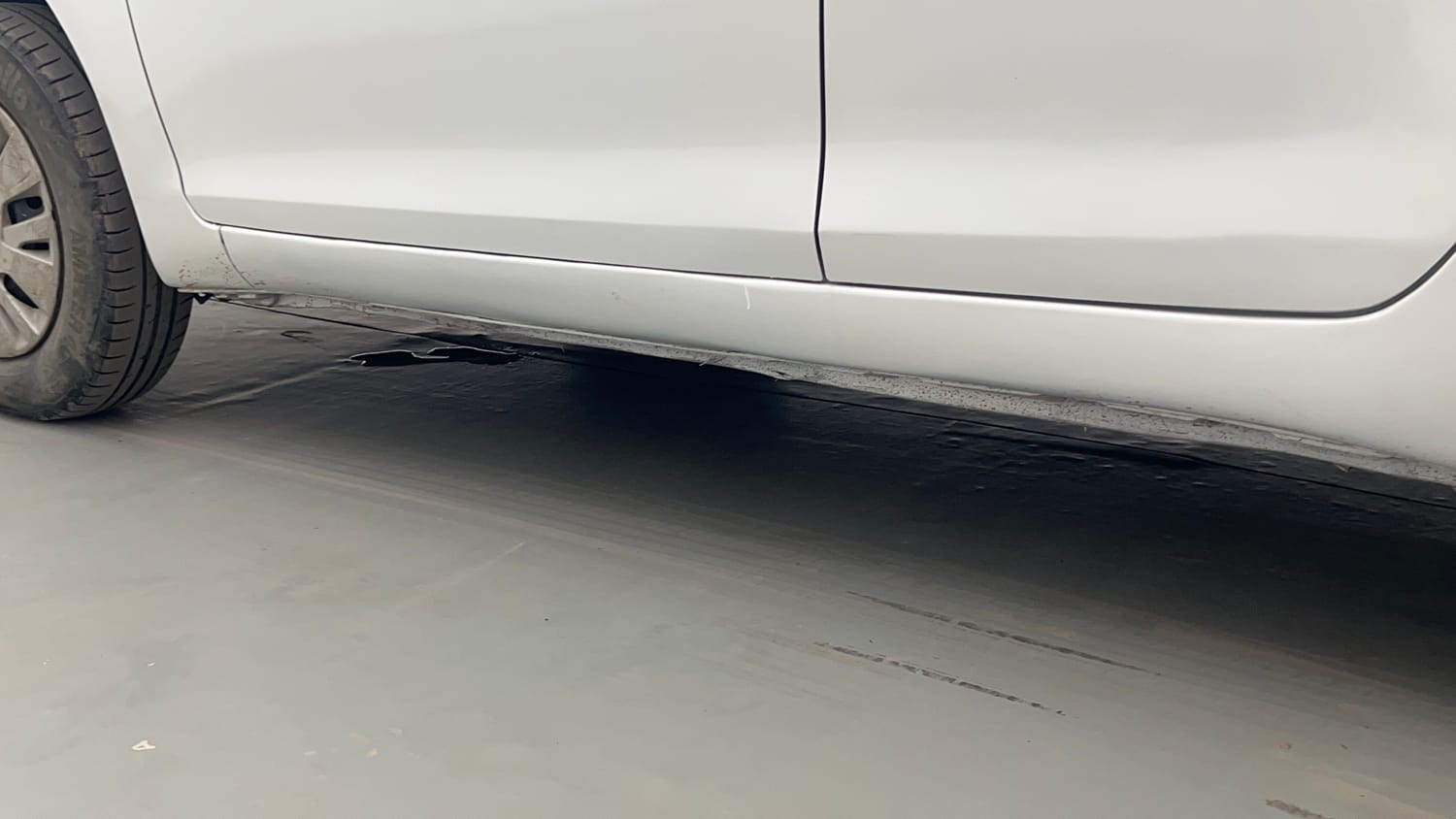 Used 2015 Maruti Suzuki Swift VXi Petrol Manual dents MINOR DENT