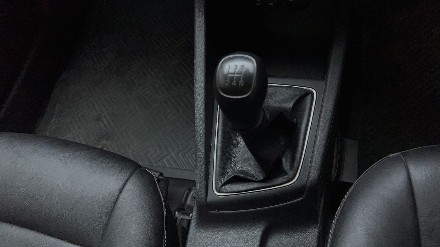 Used 2018 Hyundai Elite i20 Sportz 1.2 Petrol Manual interior GEAR  KNOB VIEW