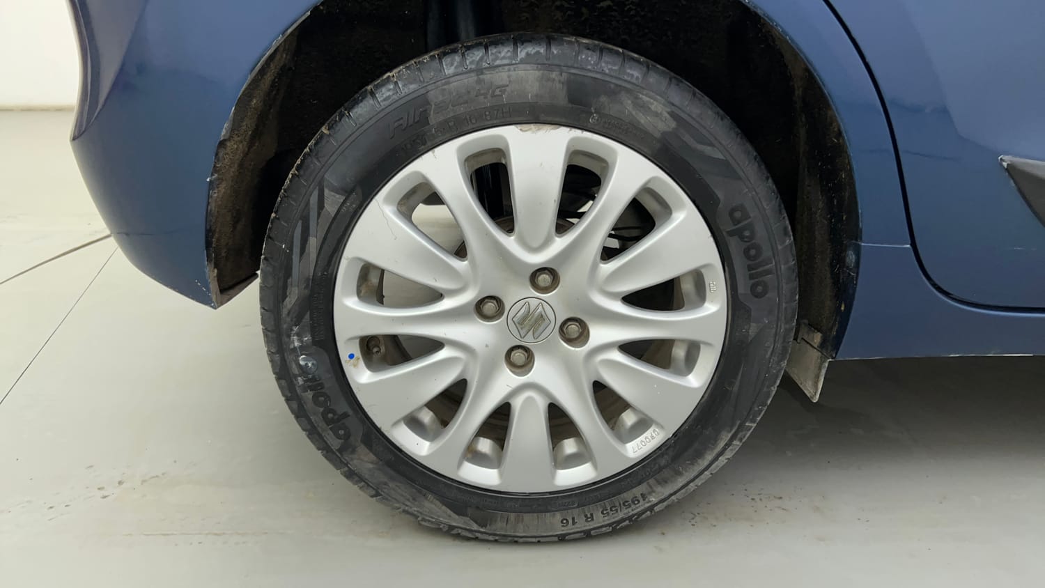 Used 2016 Maruti Suzuki Baleno Zeta 1.2 Petrol Manual tyres RIGHT REAR TYRE RIM VIEW
