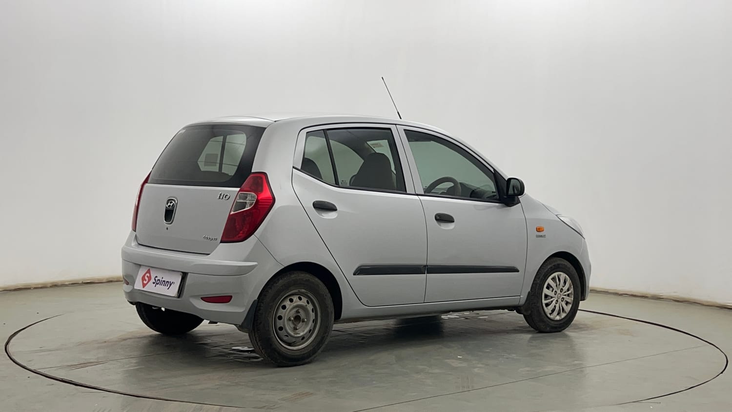 Used 2015 Hyundai i10 Magna 1.1 iRDE2 Petrol Manual exterior RIGHT REAR CORNER VIEW