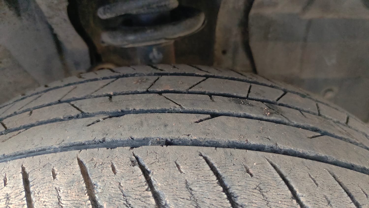 Used 2021 Renault Kiger RXT MT Petrol Manual tyres RIGHT FRONT TYRE TREAD VIEW