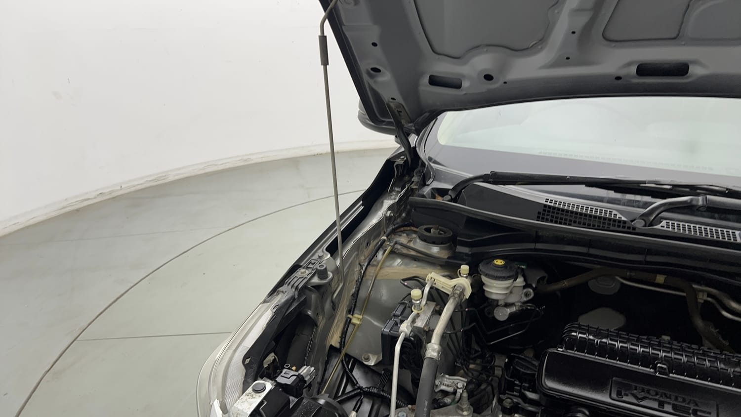 Used 2019 Honda Amaze 1.2 V CVT Petrol Petrol Automatic engine ENGINE RIGHT SIDE HINGE & APRON VIEW