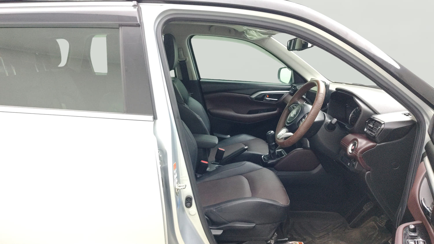 Used 2025 Maruti Suzuki Grand Vitara Alpha Smart Hybrid Petrol Manual interior RIGHT SIDE FRONT DOOR CABIN VIEW