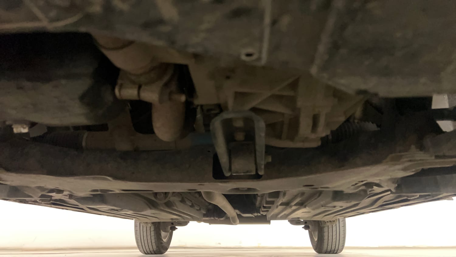 Used 2017 Maruti Suzuki Vitara Brezza ZDi+ Dual Tone Diesel Manual extra FRONT LEFT UNDERBODY VIEW