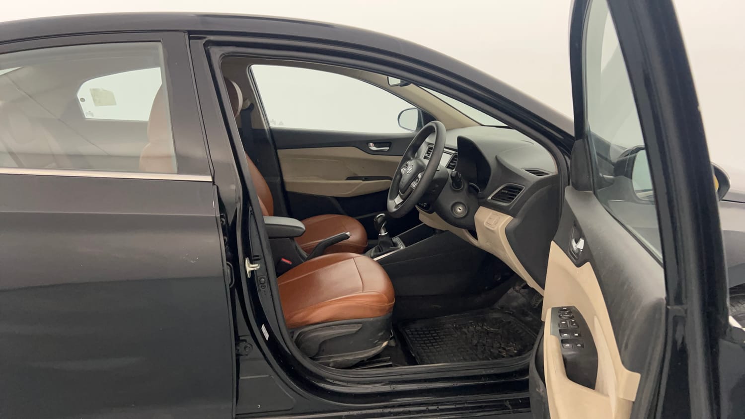 Used 2018 Hyundai Verna SX 1.6 VTVT Petrol Manual interior RIGHT SIDE FRONT DOOR CABIN VIEW