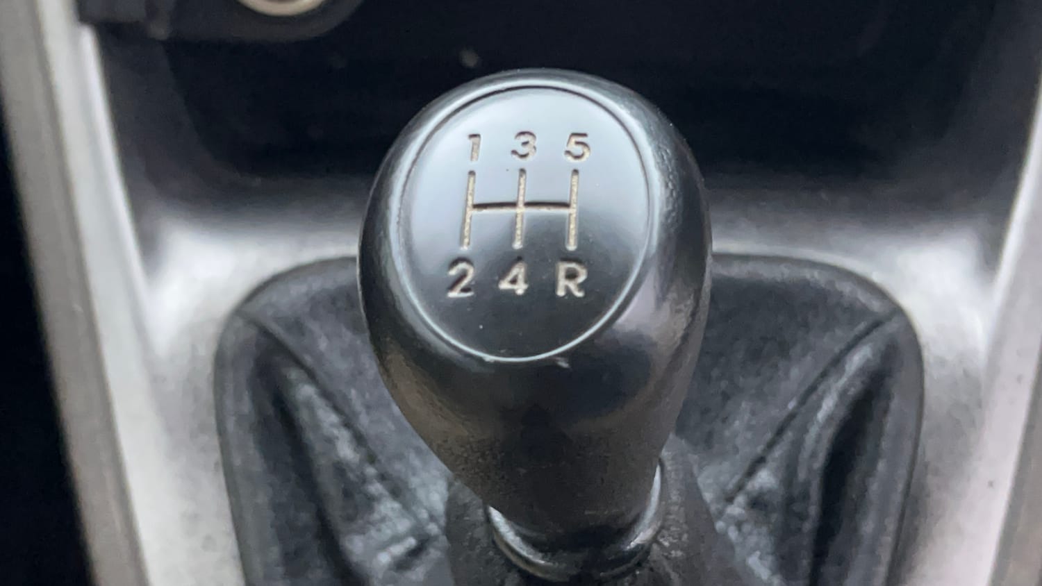Used 2015 Hyundai i10 Magna 1.1 iRDE2 Petrol Manual interior GEAR  KNOB VIEW