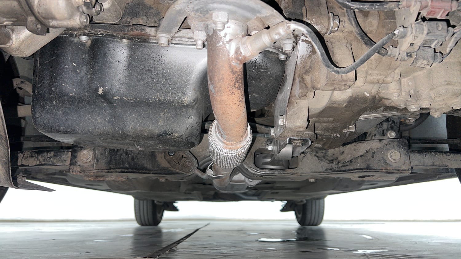 Used 2018 Volkswagen Vento Highline 1.6 (P) Petrol Manual extra FRONT LEFT UNDERBODY VIEW