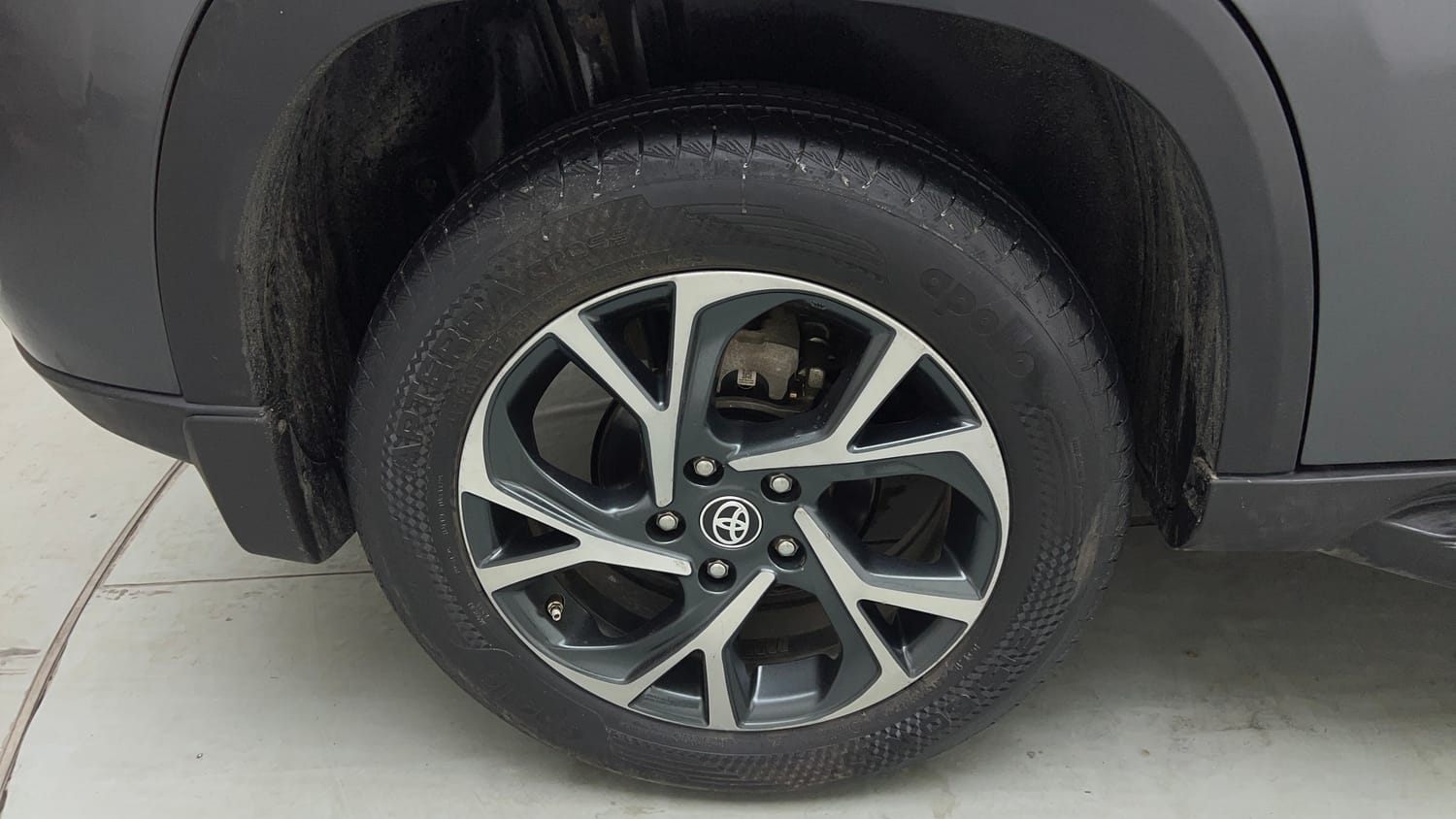 Used 2024 Toyota Urban Cruiser Hyryder V Hybrid Hybrid Automatic tyres RIGHT REAR TYRE RIM VIEW