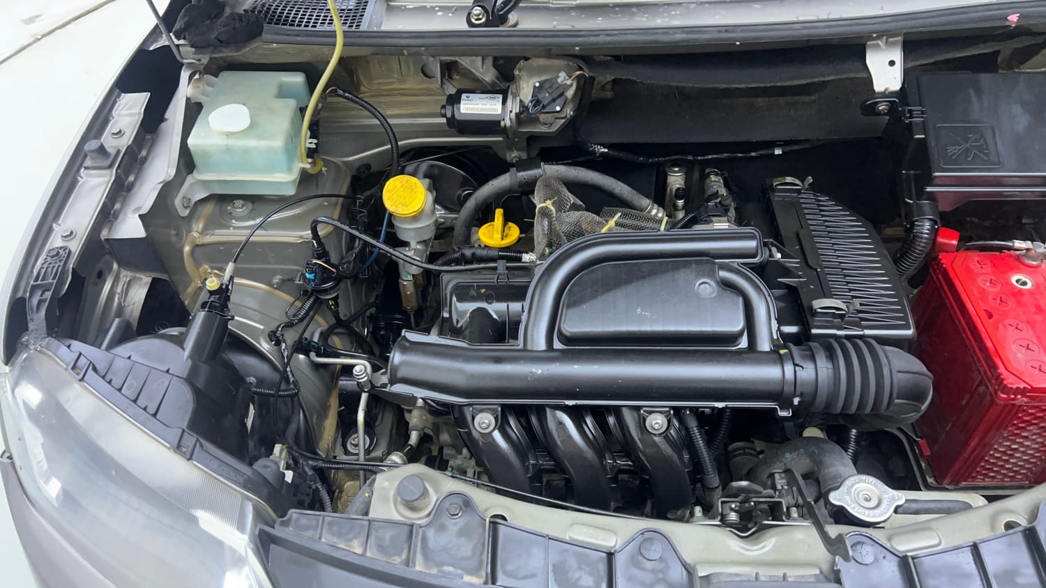 Used 2017 Renault Kwid 1.0 RXT Petrol Manual engine ENGINE RIGHT SIDE VIEW