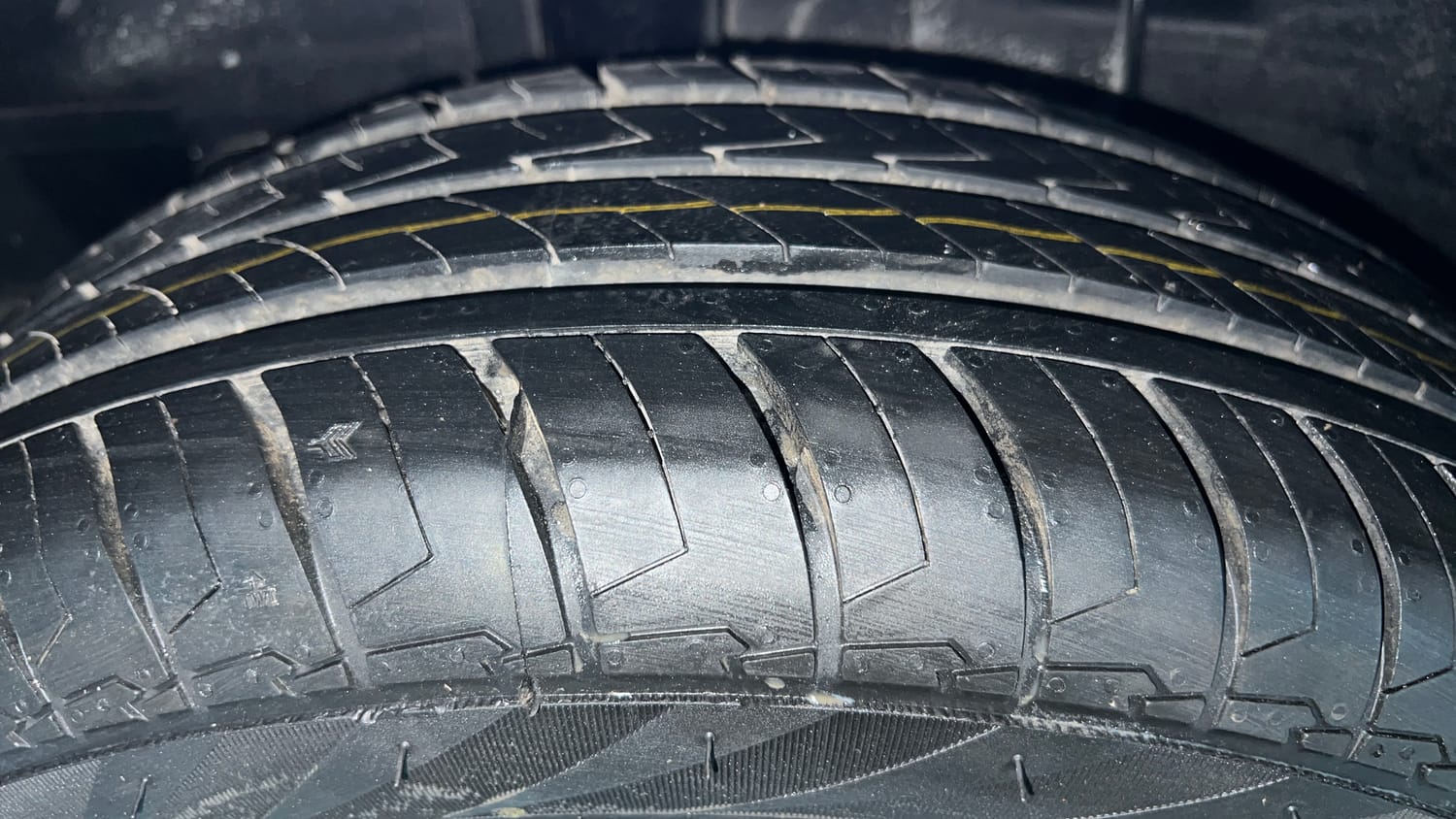 Used 2019 Hyundai Elite i20 Asta 1.2 AT Petrol Automatic tyres RIGHT REAR TYRE TREAD VIEW