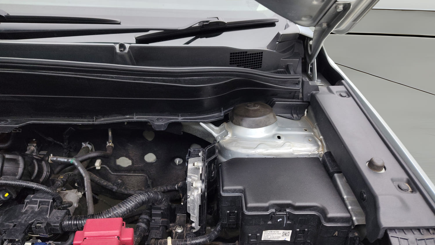 Used 2025 Maruti Suzuki Grand Vitara Alpha Smart Hybrid Petrol Manual engine ENGINE LEFT SIDE HINGE & APRON VIEW