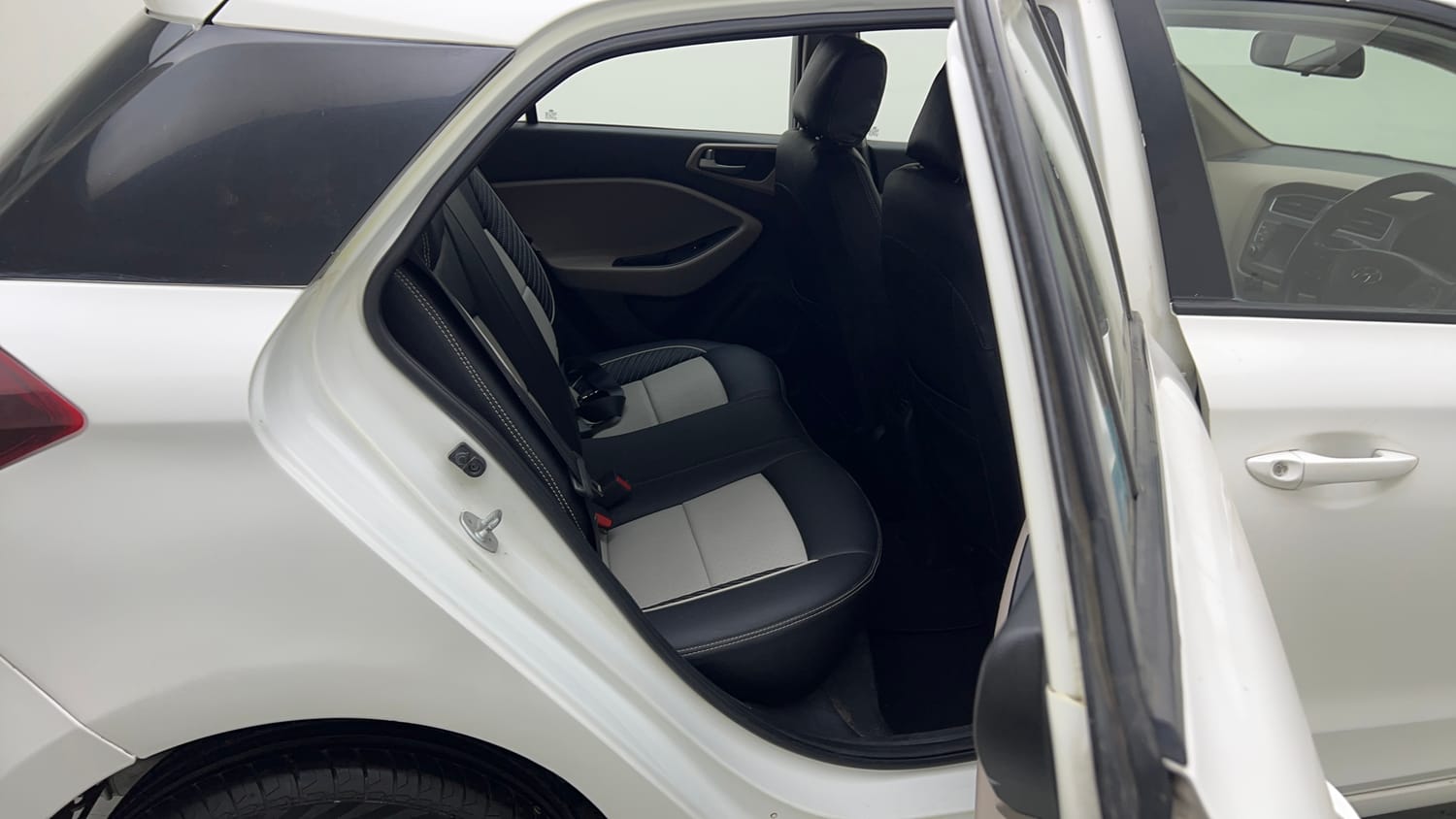 Used 2019 Hyundai Elite i20 Asta 1.2 AT Petrol Automatic interior RIGHT SIDE REAR DOOR CABIN VIEW