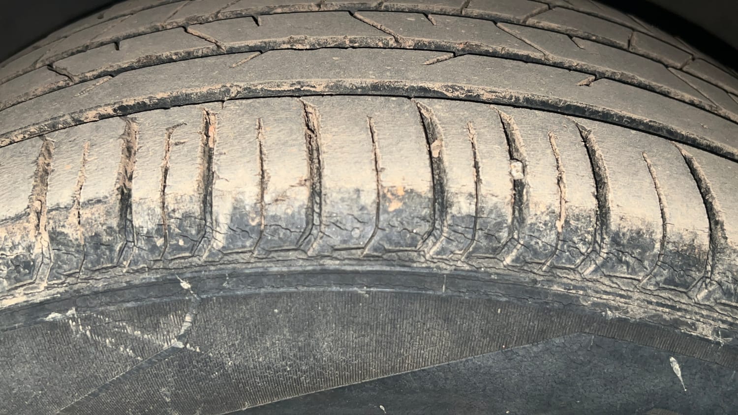 Used 2019 Hyundai Venue SX Plus 1.0 Turbo DCT Petrol Automatic tyres LEFT FRONT TYRE TREAD VIEW