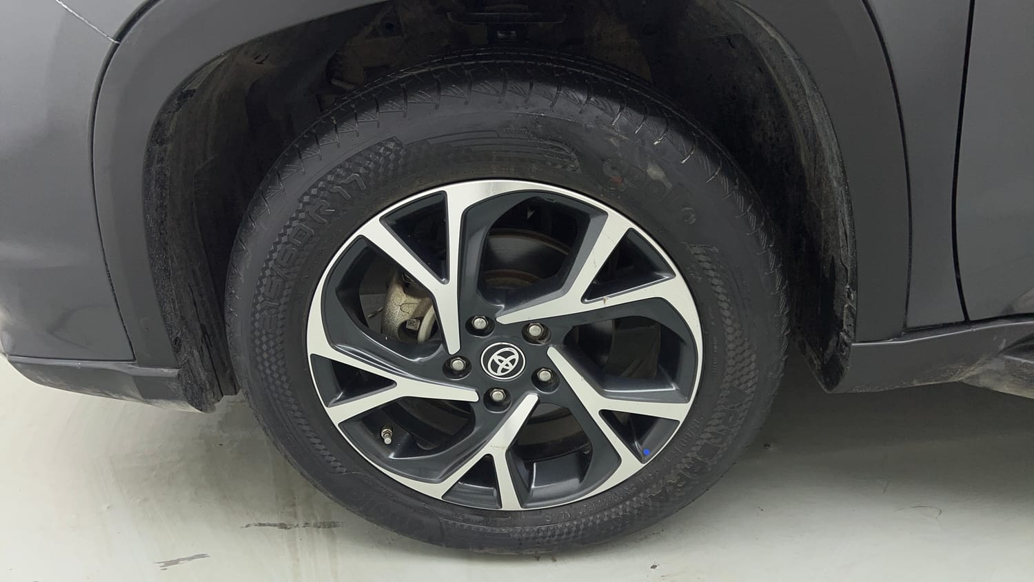 Used 2024 Toyota Urban Cruiser Hyryder V Hybrid Hybrid Automatic tyres LEFT FRONT TYRE RIM VIEW