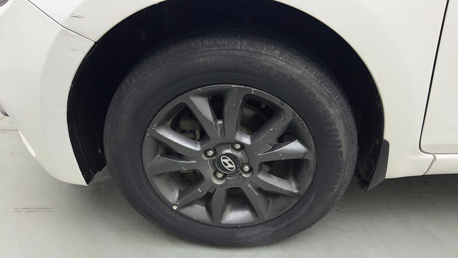Used 2019 Hyundai Elite i20 Asta 1.2 AT Petrol Automatic tyres LEFT FRONT TYRE RIM VIEW