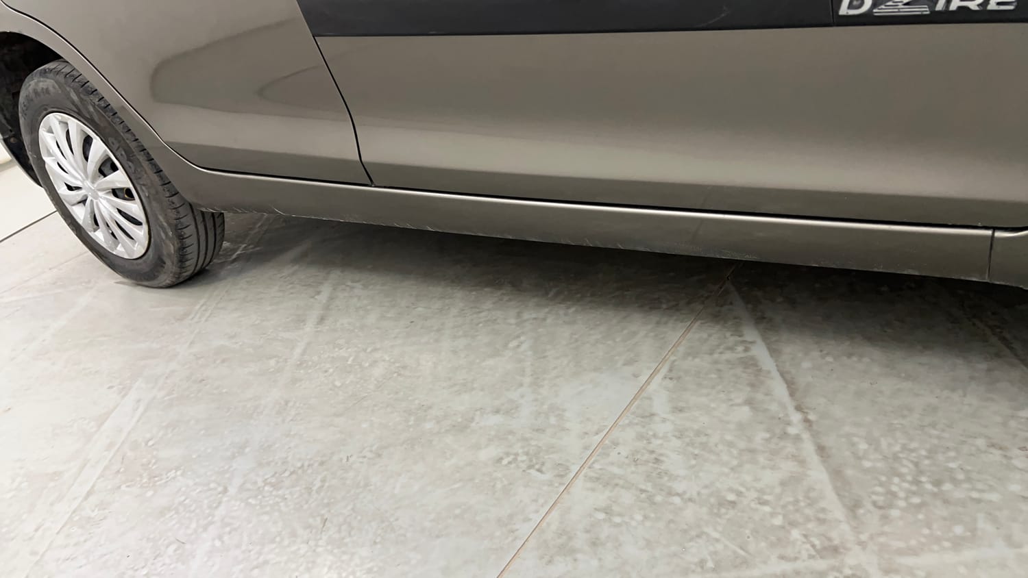 Used 2015 Maruti Suzuki Swift Dzire VXI Petrol Manual dents MINOR SCRATCH