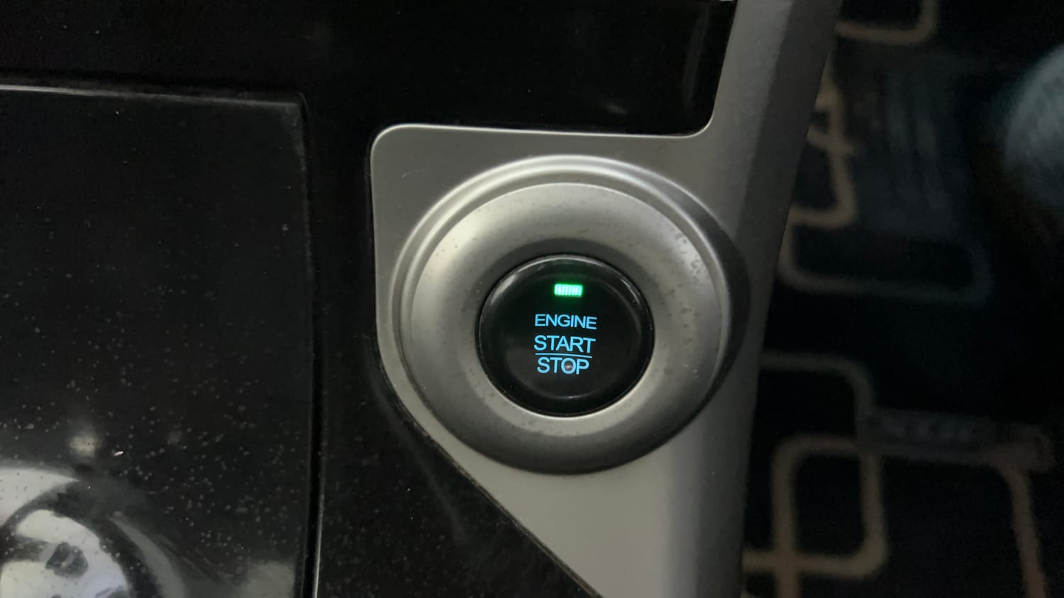 Used 2021 Mahindra XUV500 W9 Diesel Manual top_features Keyless start