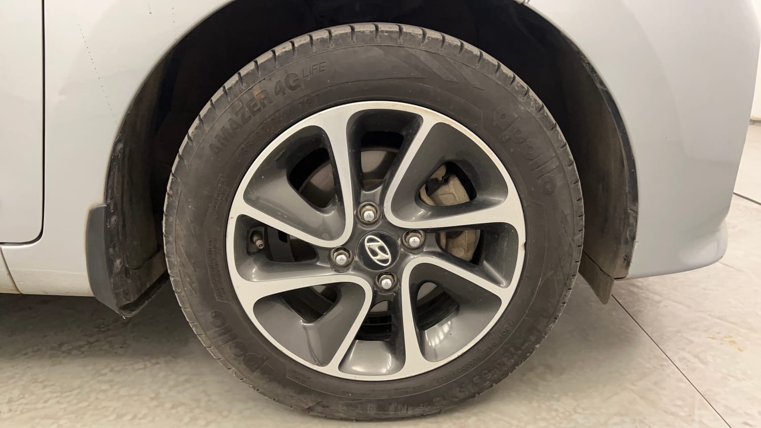 Used 2019 Hyundai Grand i10 Sportz AT 1.2 Kappa VTVT Petrol Automatic tyres RIGHT FRONT TYRE RIM VIEW