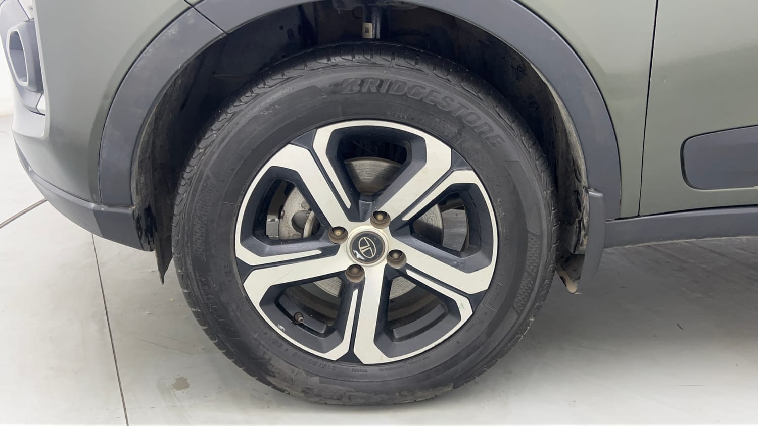 Used 2022 Tata Nexon XZA Plus (Premium) Diesel Diesel Automatic tyres LEFT FRONT TYRE RIM VIEW