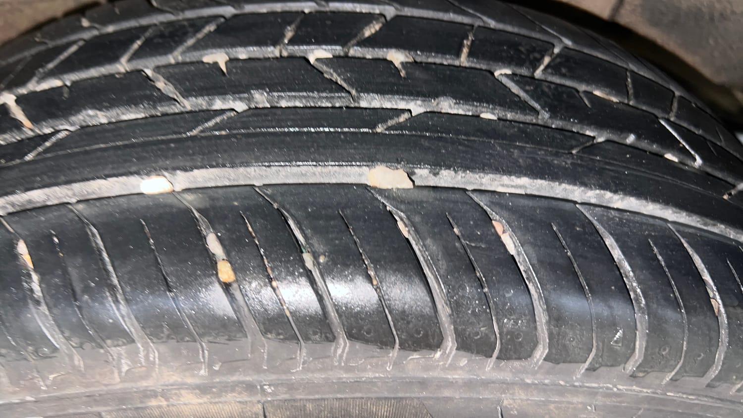 Used 2023 Renault Kiger RXZ Turbo MT Petrol Manual tyres LEFT REAR TYRE TREAD VIEW