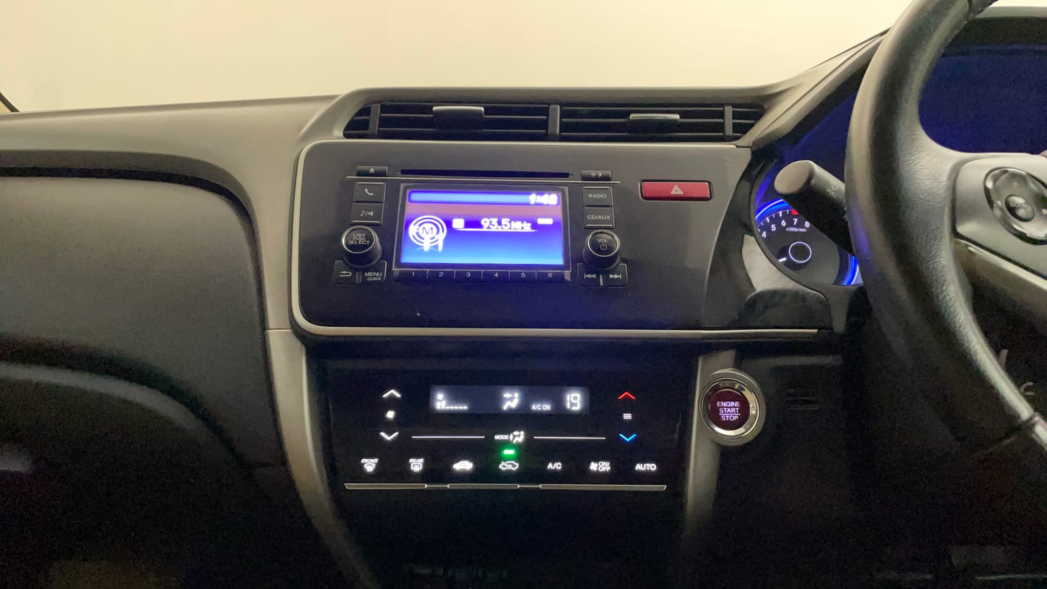 Used 2016 Honda City VX Petrol Manual interior MUSIC SYSTEM & AC CONTROL VIEW