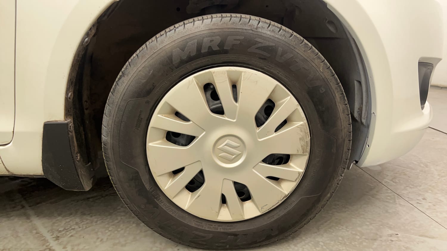 Used 2013 Maruti Suzuki Swift VXi Petrol Manual tyres RIGHT FRONT TYRE RIM VIEW