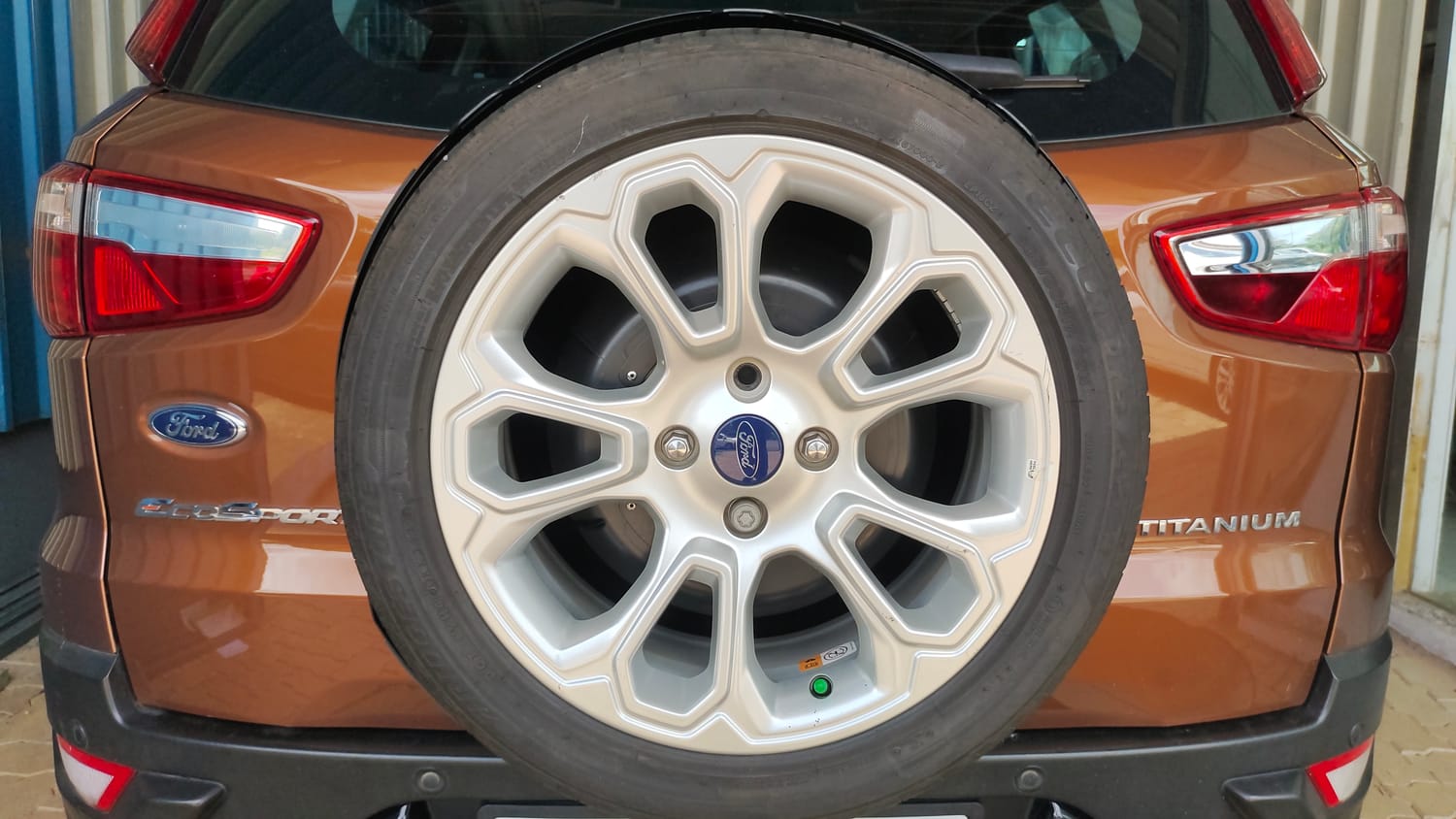 Used 2018 Ford EcoSport Titanium + 1.5L Ti-VCT AT Petrol Automatic tyres SPARE TYRE VIEW