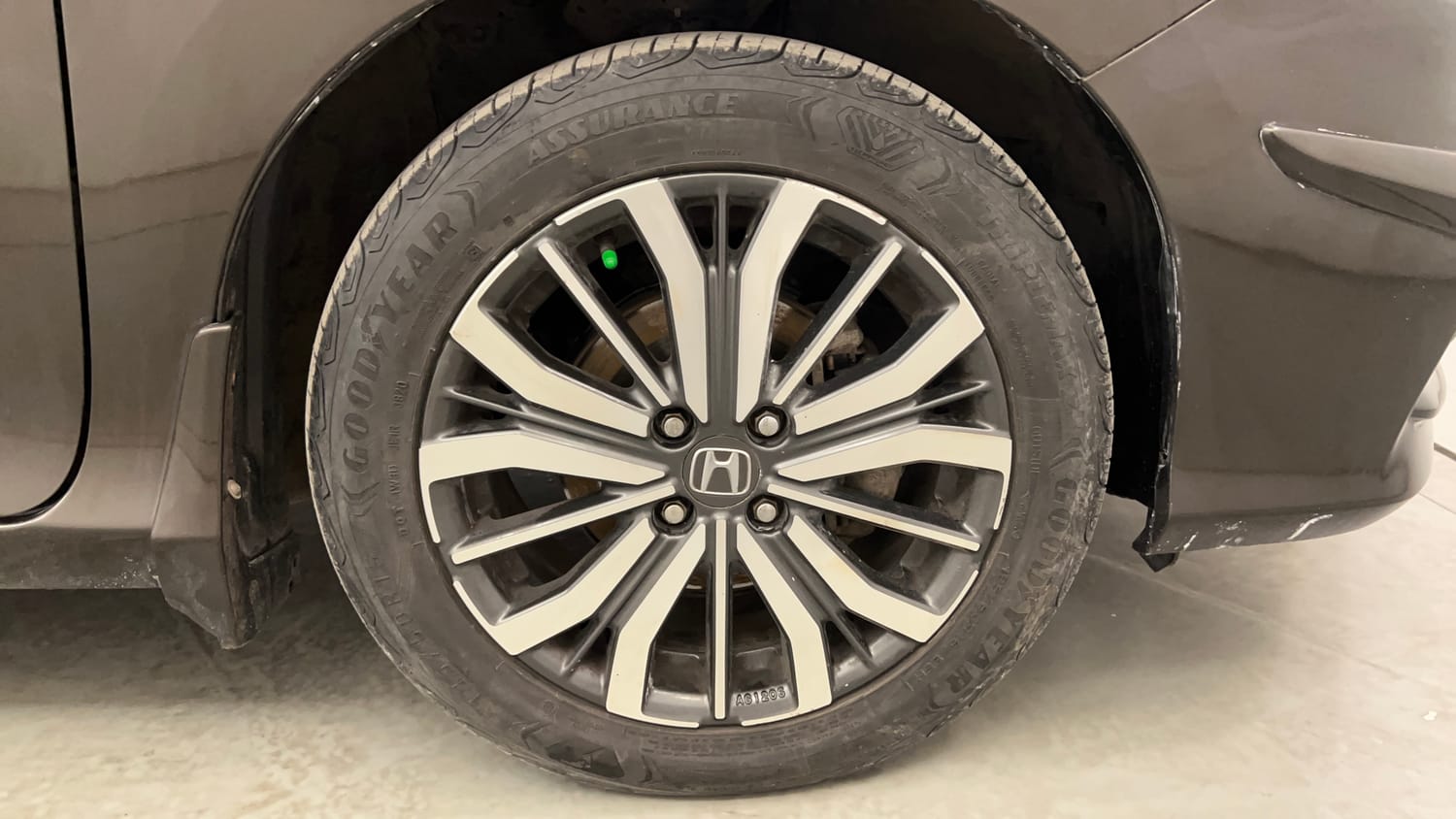 Used 2018 Honda City VX Petrol Petrol Manual tyres RIGHT FRONT TYRE RIM VIEW