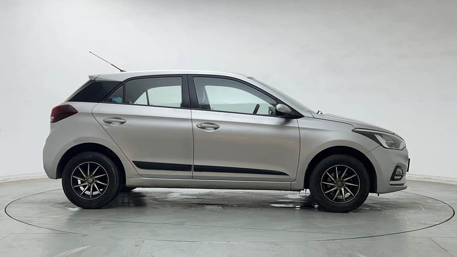 Used 2018 Hyundai Elite i20 Sportz 1.2 Petrol Manual exterior RIGHT SIDE VIEW