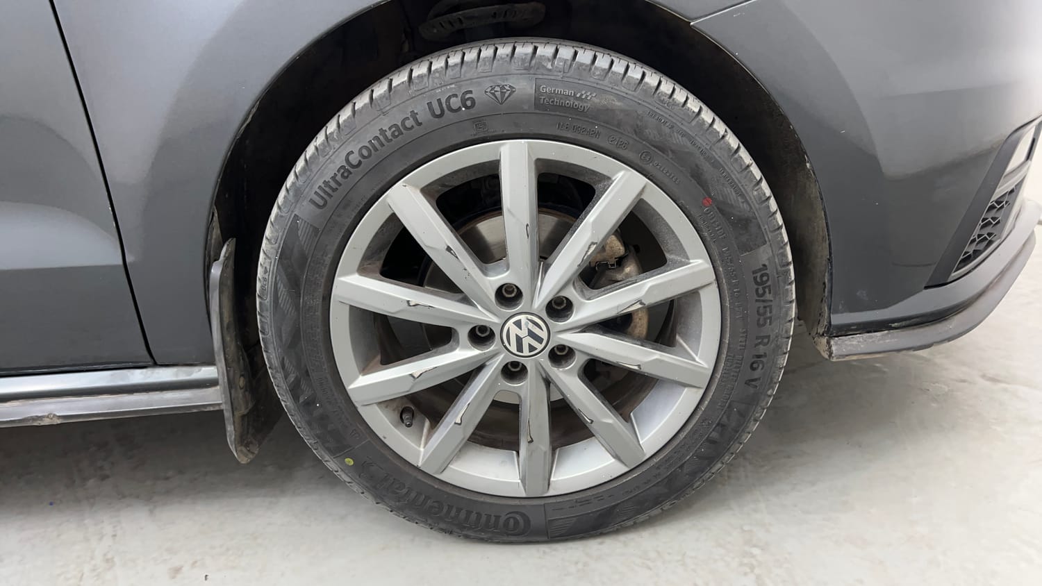Used 2020 Volkswagen Polo Highline Plus 1.0L TSI Petrol Manual tyres RIGHT FRONT TYRE RIM VIEW