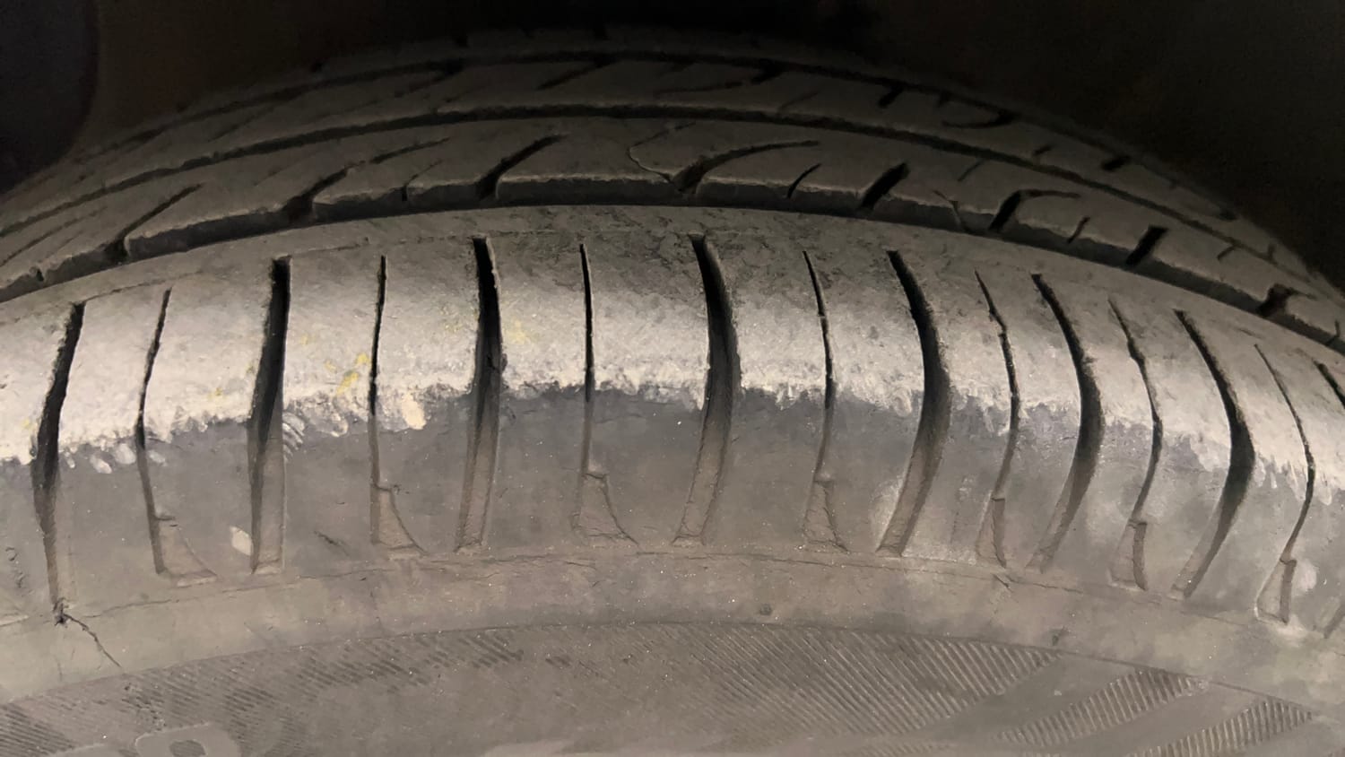 Used 2019 Hyundai Grand i10 Sportz AT 1.2 Kappa VTVT Petrol Automatic tyres LEFT FRONT TYRE TREAD VIEW