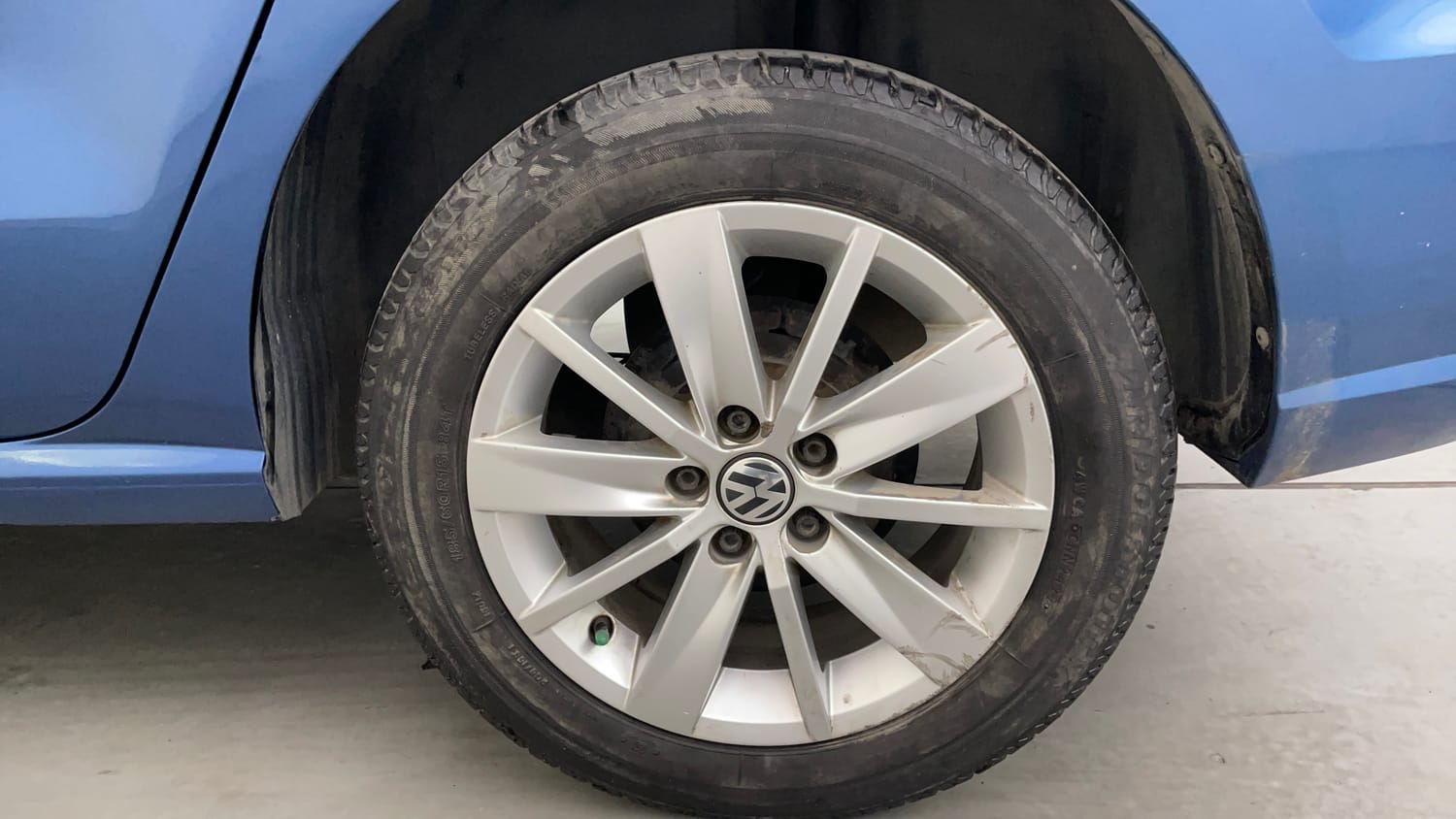 Used 2016 Volkswagen Ameo Highline 1.5L AT Diesel Automatic tyres LEFT REAR TYRE RIM VIEW