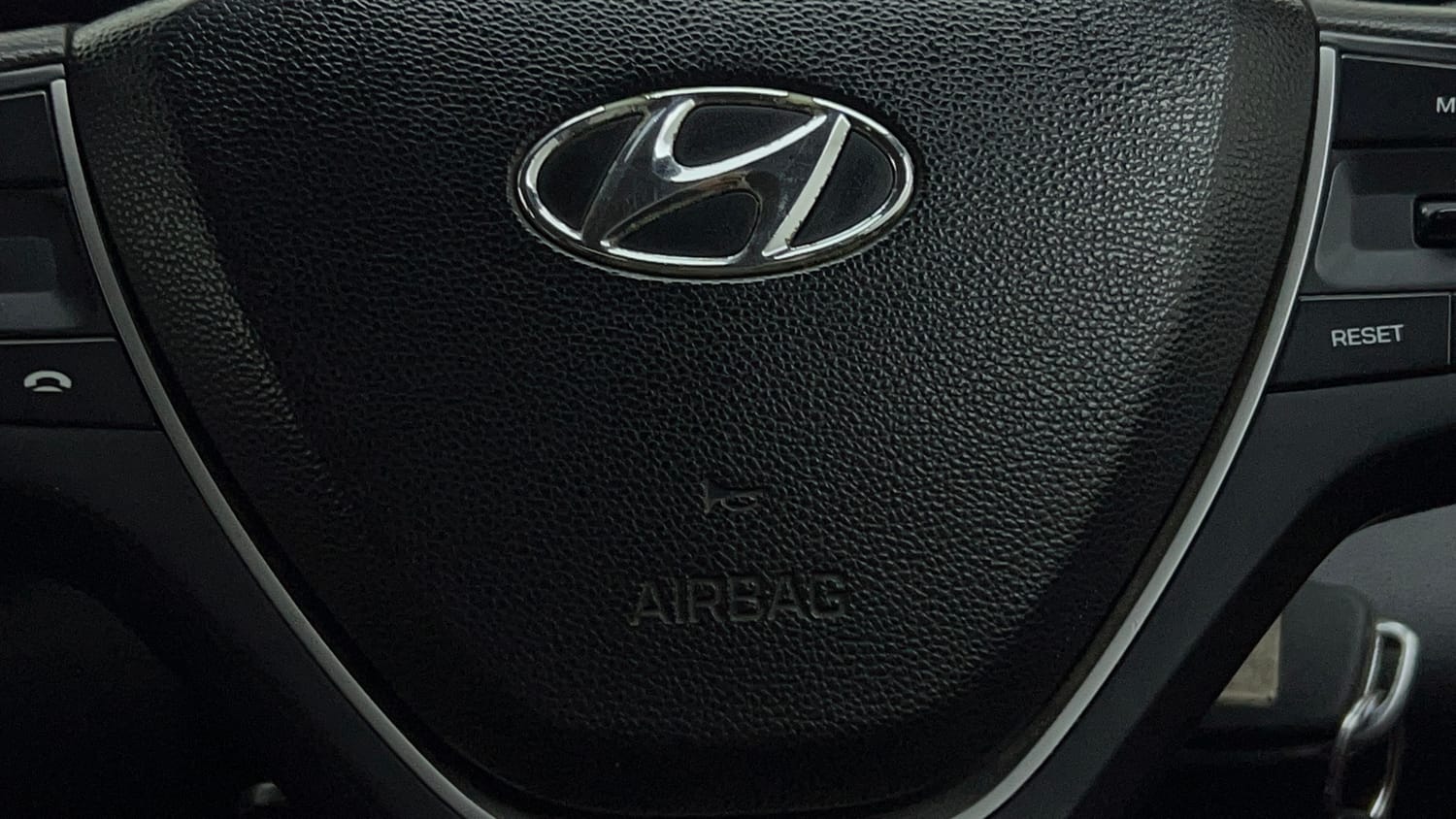 Used 2019 Hyundai Elite i20 Asta 1.2 AT Petrol Automatic top_features Airbags