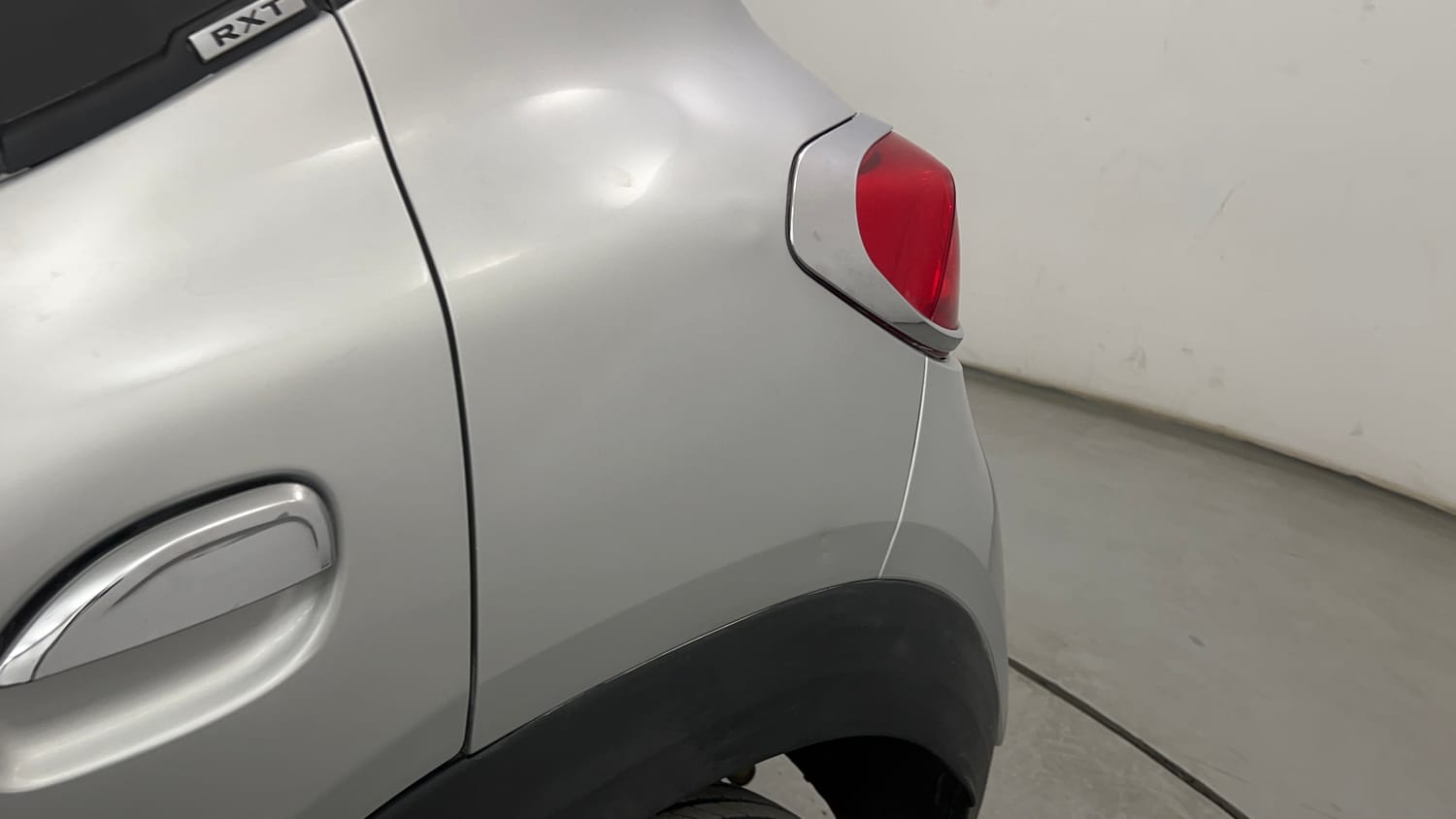 Used 2016 Renault Kwid RXT Opt Petrol Manual dents MINOR DENT