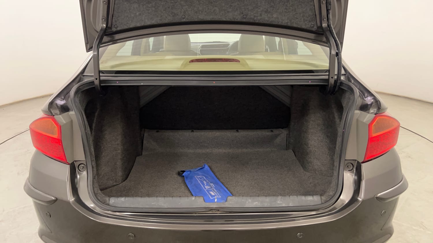 Used 2018 Honda City VX Petrol Petrol Manual interior DICKY INSIDE VIEW
