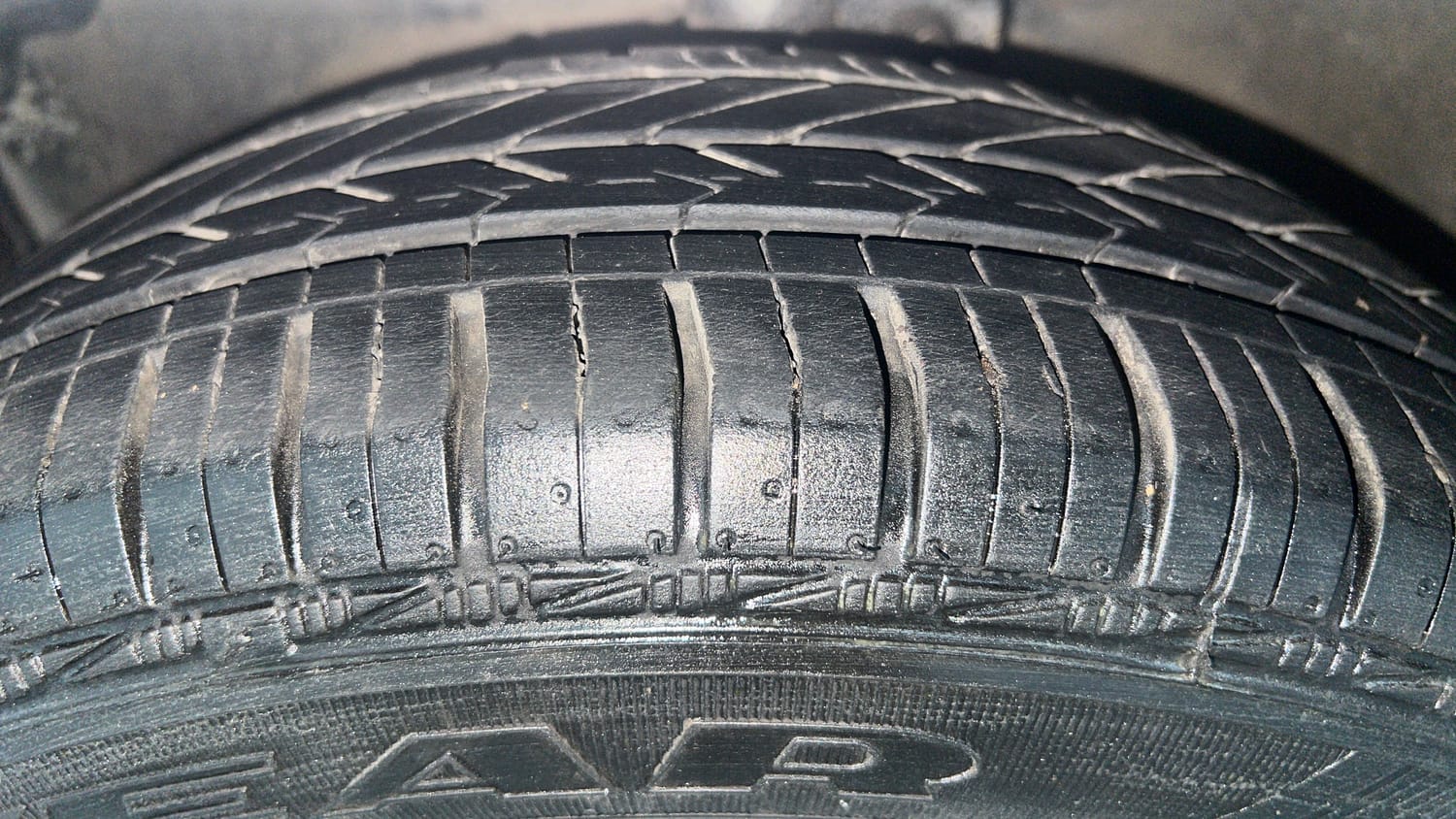 Used 2014 Maruti Suzuki Celerio VXi AMT Petrol Automatic tyres LEFT FRONT TYRE TREAD VIEW