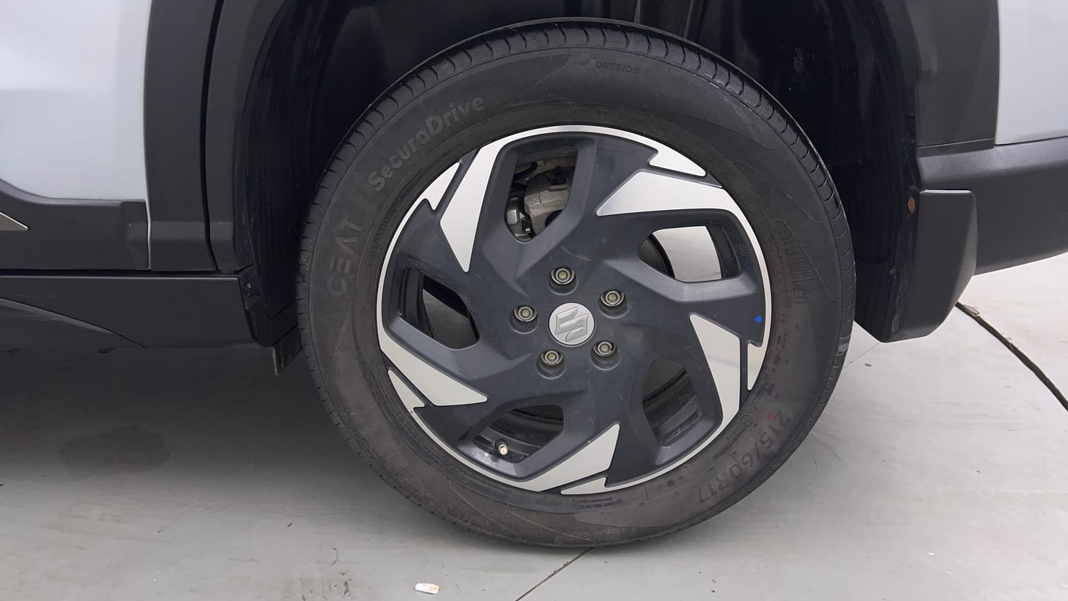 Used 2026 Maruti Suzuki Victoris LXI MT 2W Petrol Manual tyres LEFT REAR TYRE RIM VIEW
