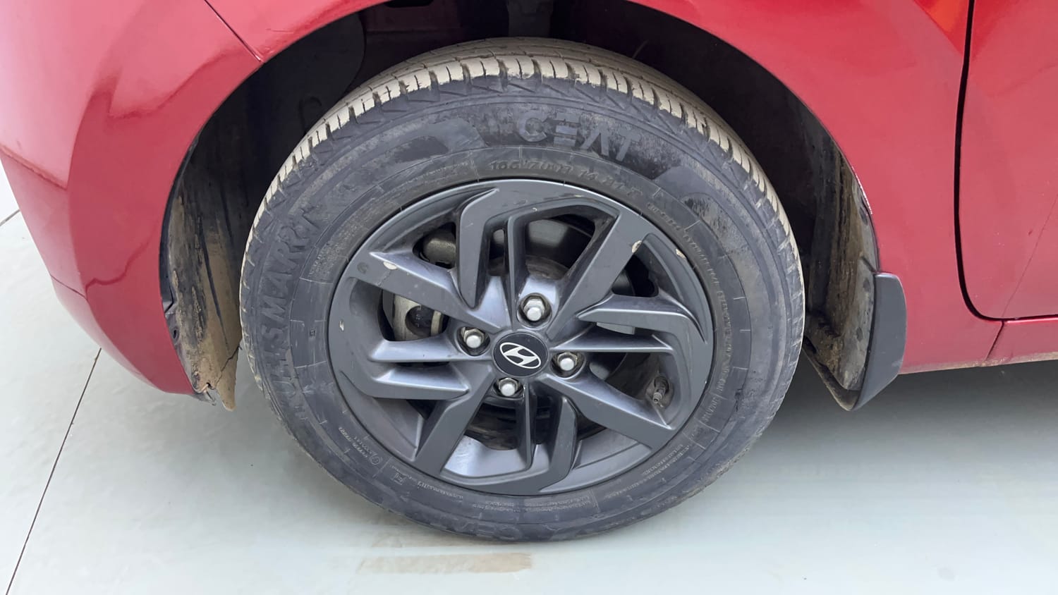 Used 2021 Hyundai Grand i10 Nios Sportz AMT 1.2 Kappa VTVT Petrol Automatic tyres LEFT FRONT TYRE RIM VIEW