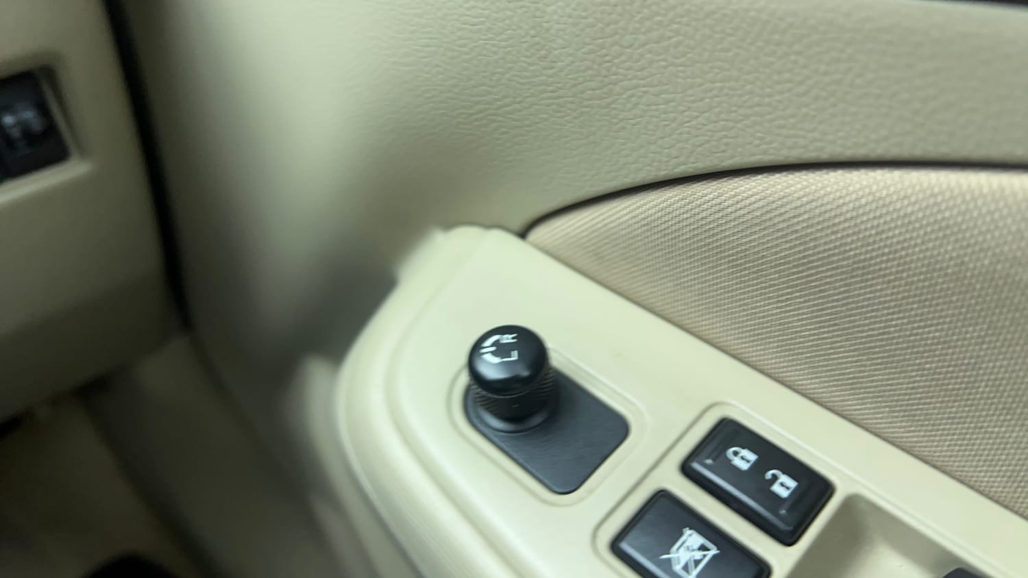 Used 2019 Maruti Suzuki Dzire VXi AMT Petrol Automatic top_features Adjustable ORVM