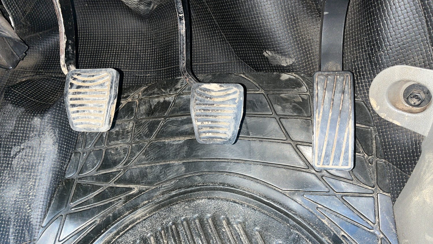 Used 2017 Mahindra KUV100 K6+ 5 STR Petrol Manual interior PEDALS VIEW