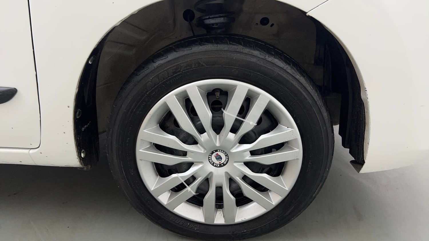 Used 2015 Maruti Suzuki Wagon R 1.0 VXI AMT Petrol Automatic tyres RIGHT FRONT TYRE RIM VIEW